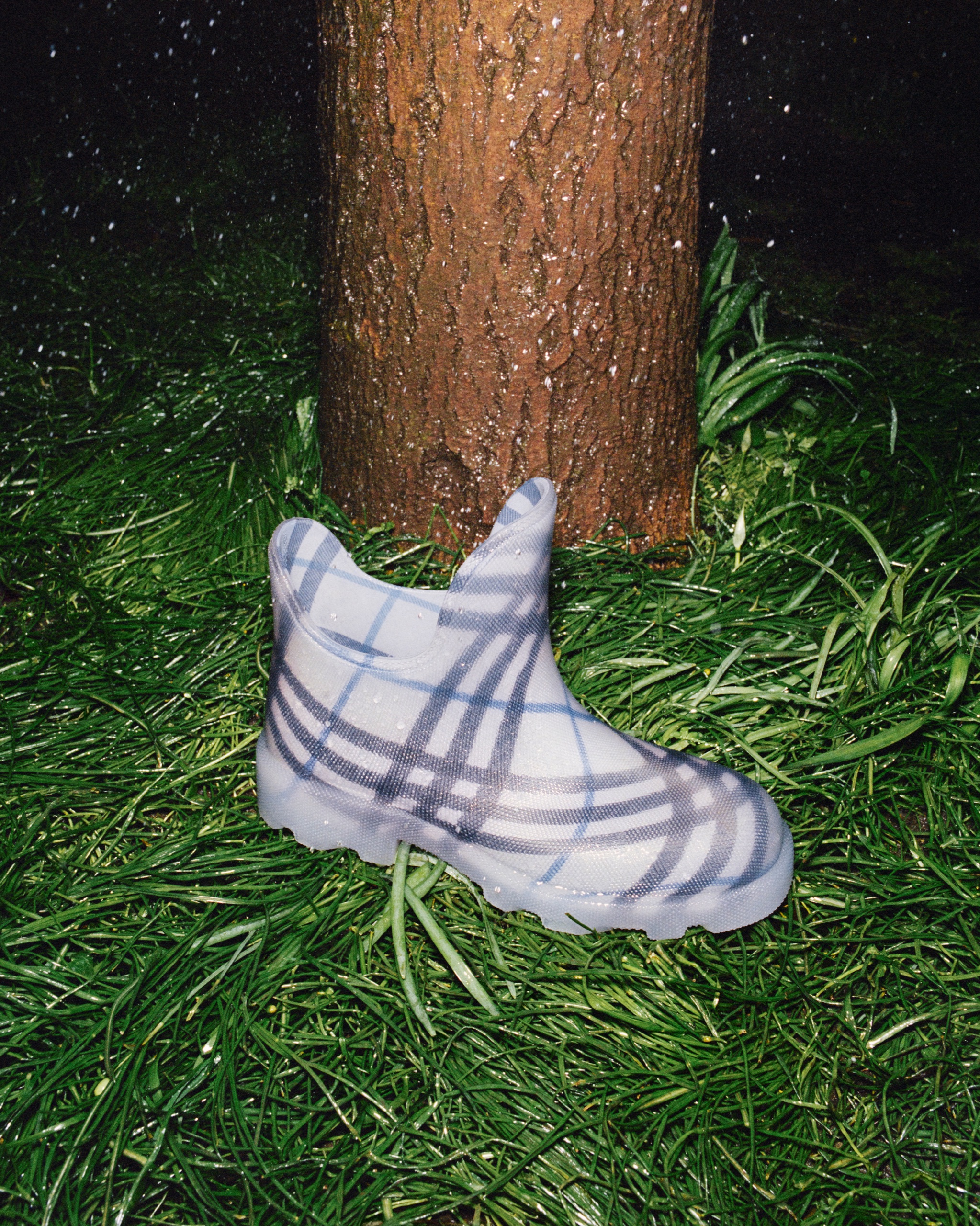 Burberry Summer Pick Up, photographed by Jonathan Frantini, art direction by Harry Doncaster